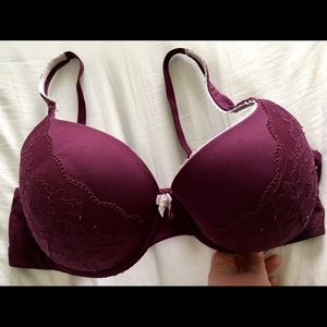 Victoria’s Secret 40DD Purple Lace Bra